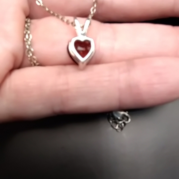 Heart Shaped Garnet and Diamond pendant in Deep Red. - Picture 4 of 5